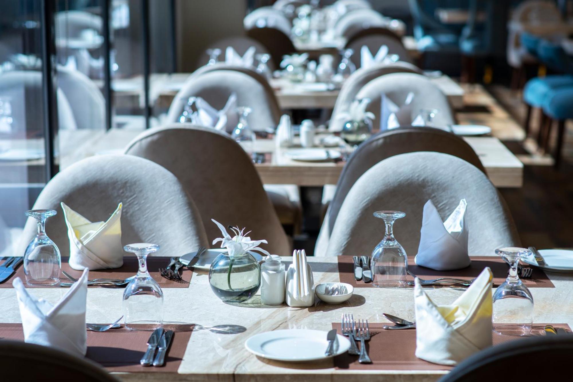 Vittori Palace Hotel And Residences Riyadh Exterior photo A table set for fine dining