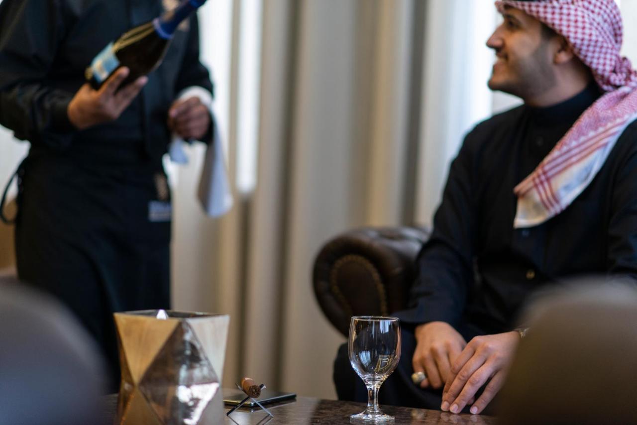 Vittori Palace Hotel And Residences Riyadh Exterior photo A waiter serving wine in a hotel