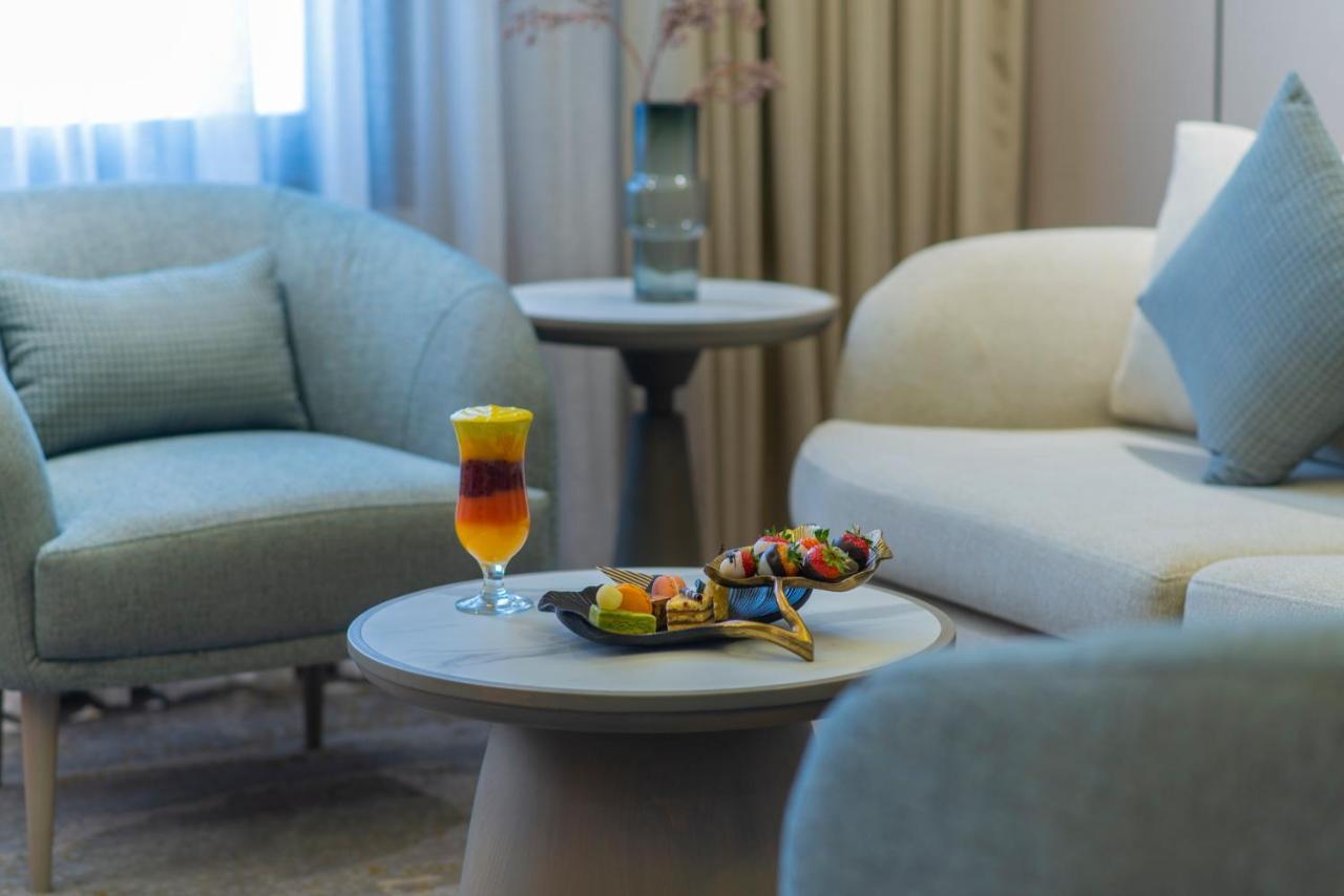 Vittori Palace Hotel And Residences Riyadh Exterior photo A suite at the hotel