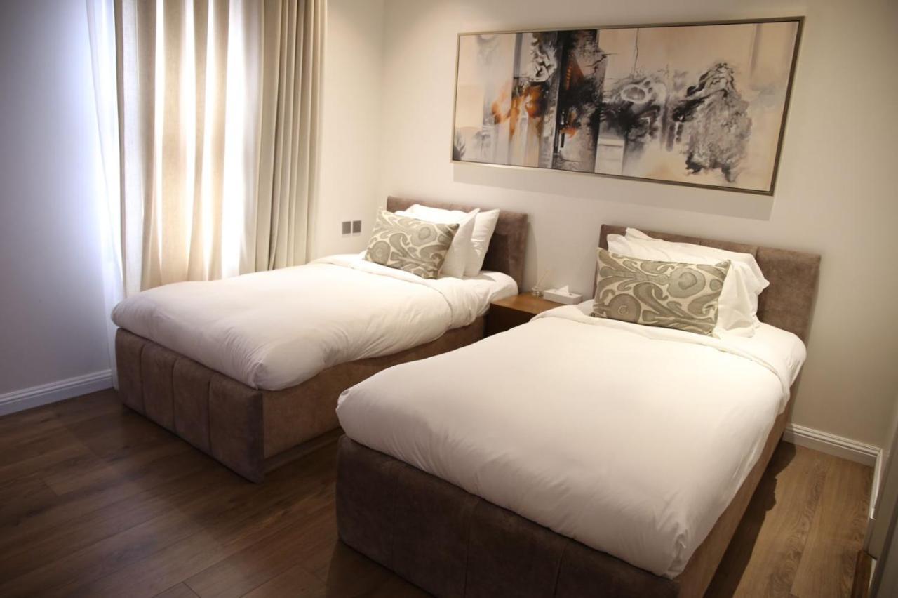 Vittori Palace Hotel And Residences Riyadh Exterior photo A bedroom at the hotel